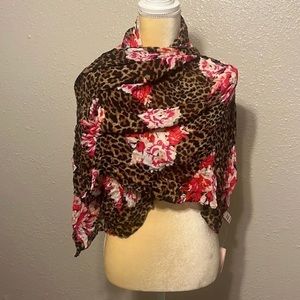 NWT Victoria‘s Secret light weight scarf beach coverup floral leopard print